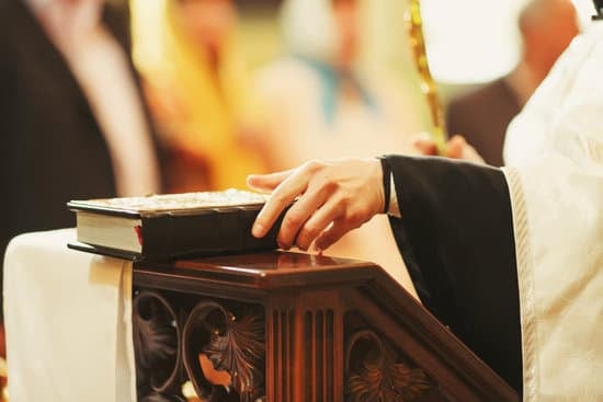 How to Create a Wedding Photo Book 5 Step-by-step guide on how to create a wedding photo book, perfect for preserving memories