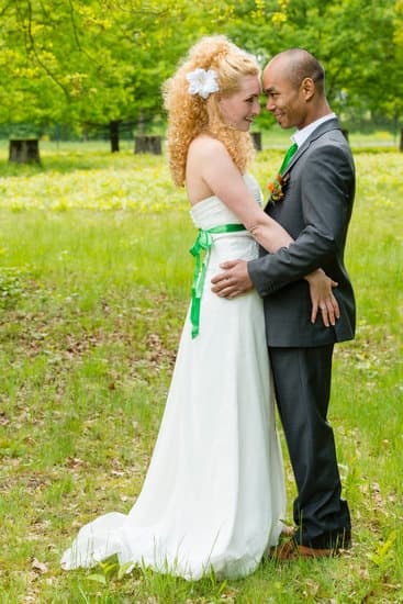 How to Deal With Rain on Wedding Day 1 How to deal with rain on wedding day stress-free and stylish